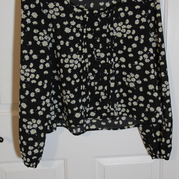 Mudd Pintuck Blouse - Picture 2 of 4